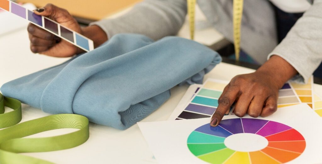 Conheça as tendências de cores no mundo da moda em 2021